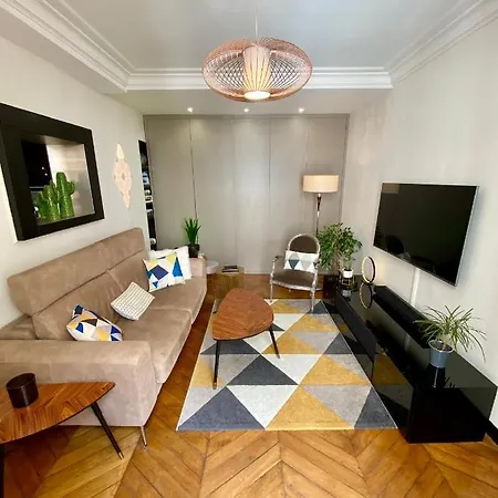 Moderne - Champs Elysees Haussmann Apartment Paris