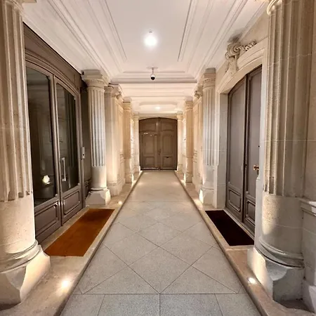 Moderne - Champs Elysees Haussmann Apartment *