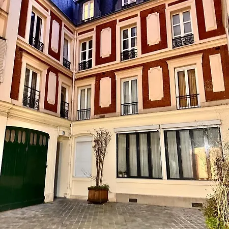 Moderne - Champs Elysees Haussmann Apartment Paris