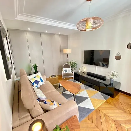 Moderne - Champs Elysees Haussmann Apartment *