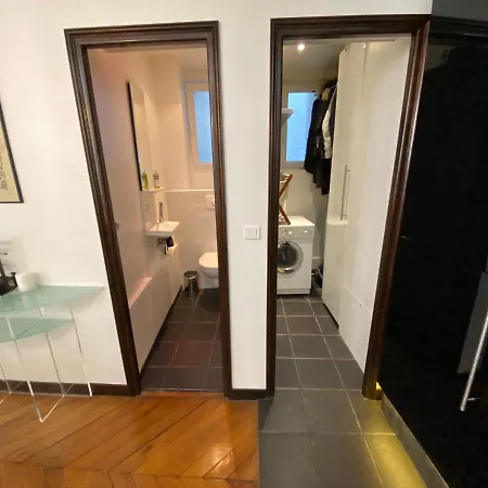 Moderne - Champs Elysees Haussmann Apartment Paris